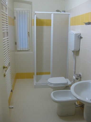 Camera 2 - bagno.jpg